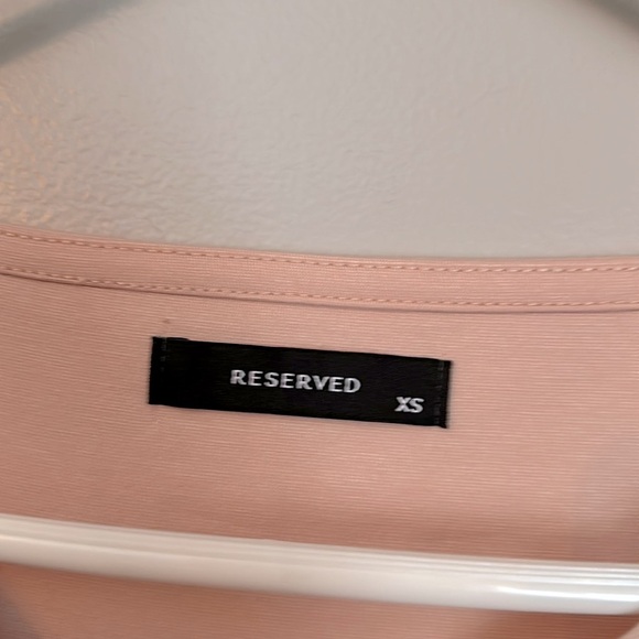 Reserved button detail top - Picture 2 of 5